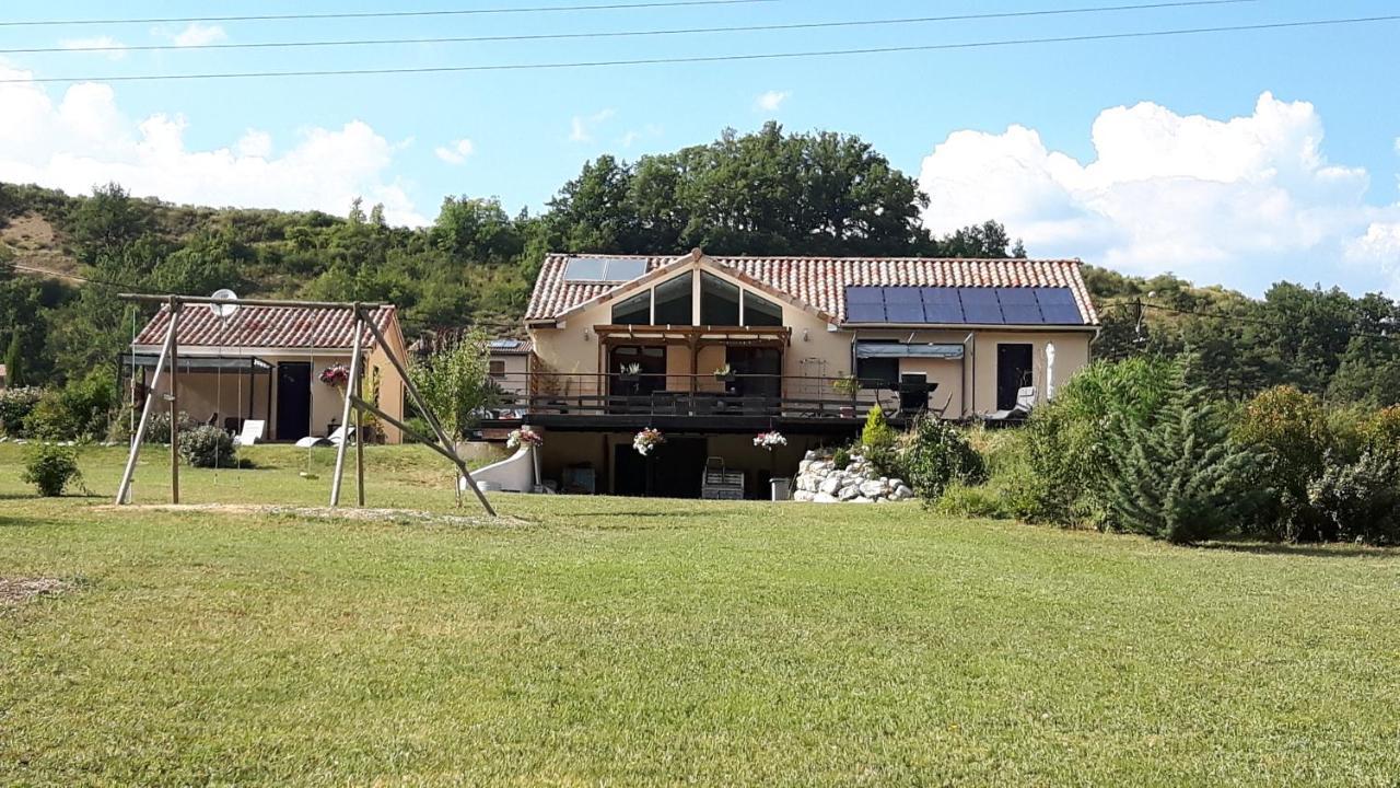 Le Petit Nid Douillet Bed and Breakfast Trescléoux Exteriör bild